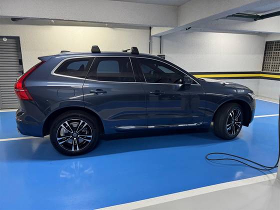 VOLVO XC60 2.0 T8 HYBRID MOMENTUM AWD GEARTRONIC